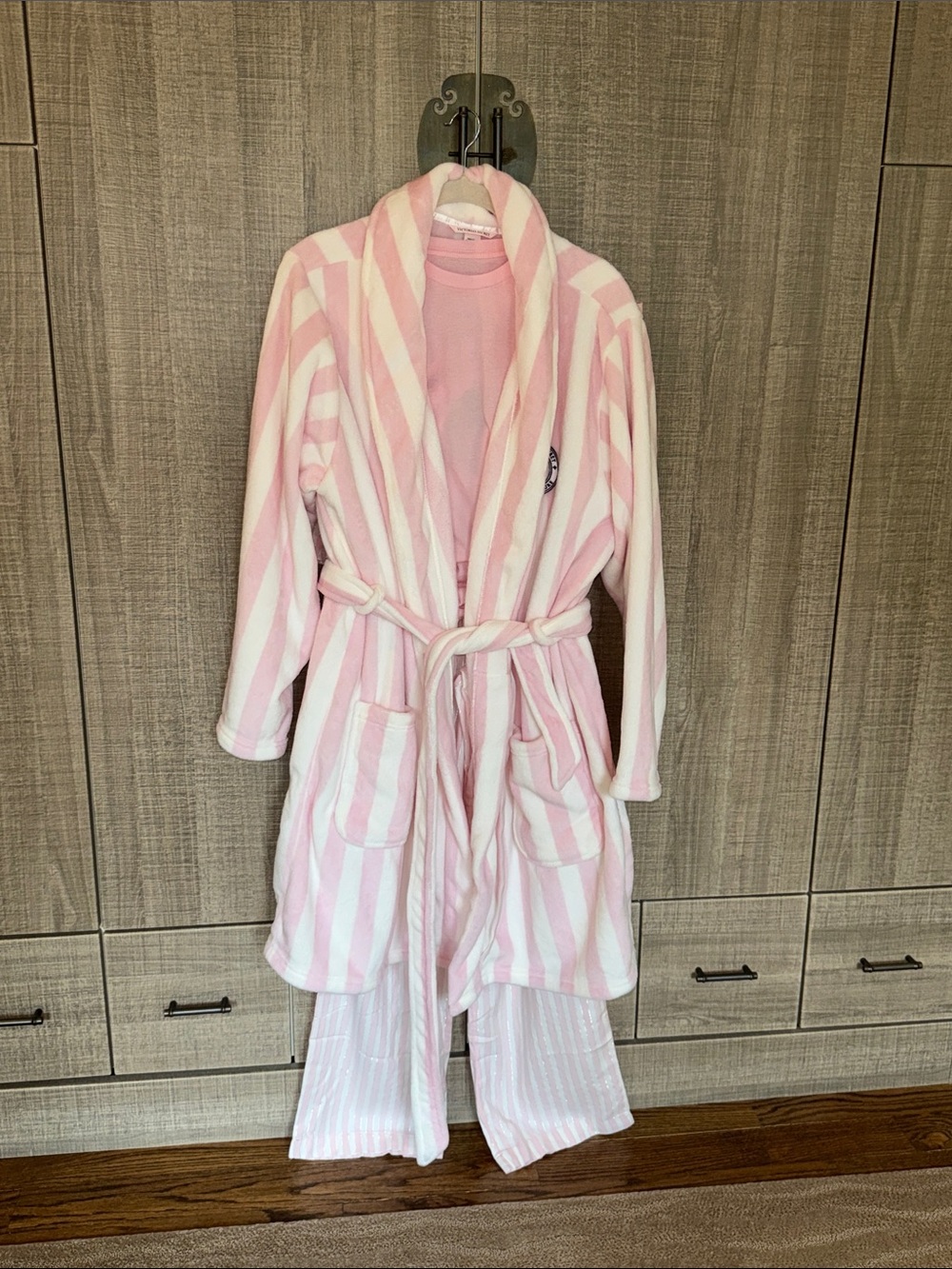 Victoria’s Secret Four Pieces Pijama Set And Robe